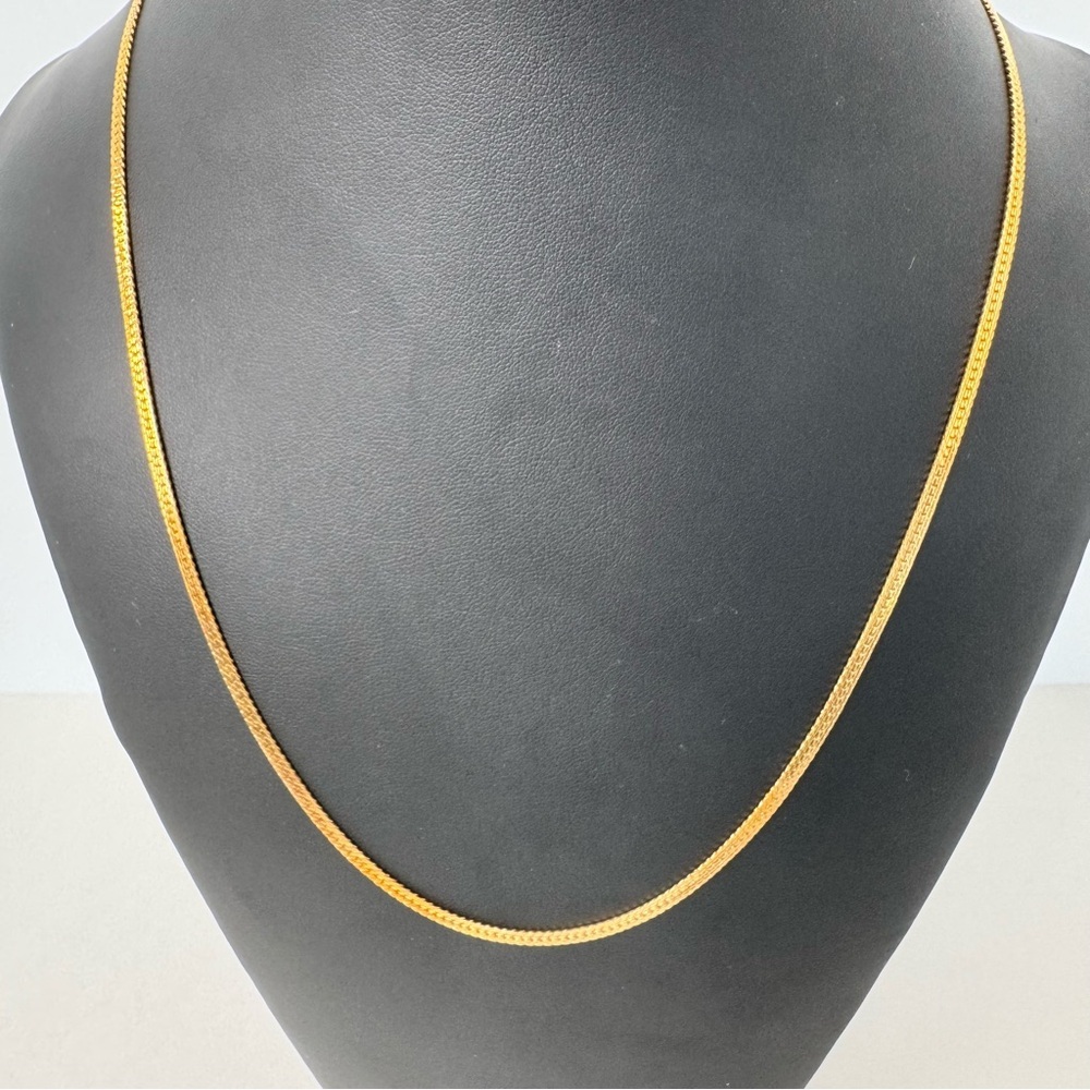 Trifari@ Necklace Gold Flat Snake 24” Style #8060 Flat Herringbone Chain NWT - Picture 4 of 14